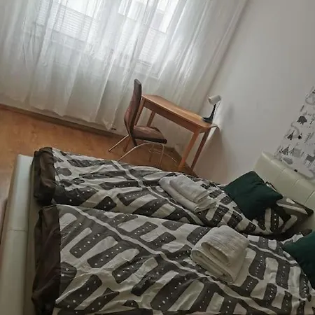 شقة Apartament Przy Debowym Skwerze *