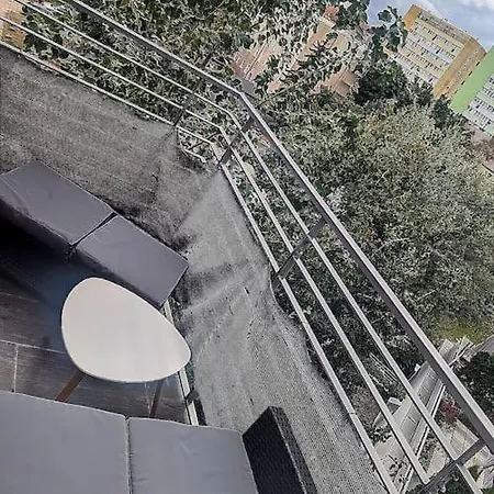 Apartament Przy Debowym Skwerze شقة